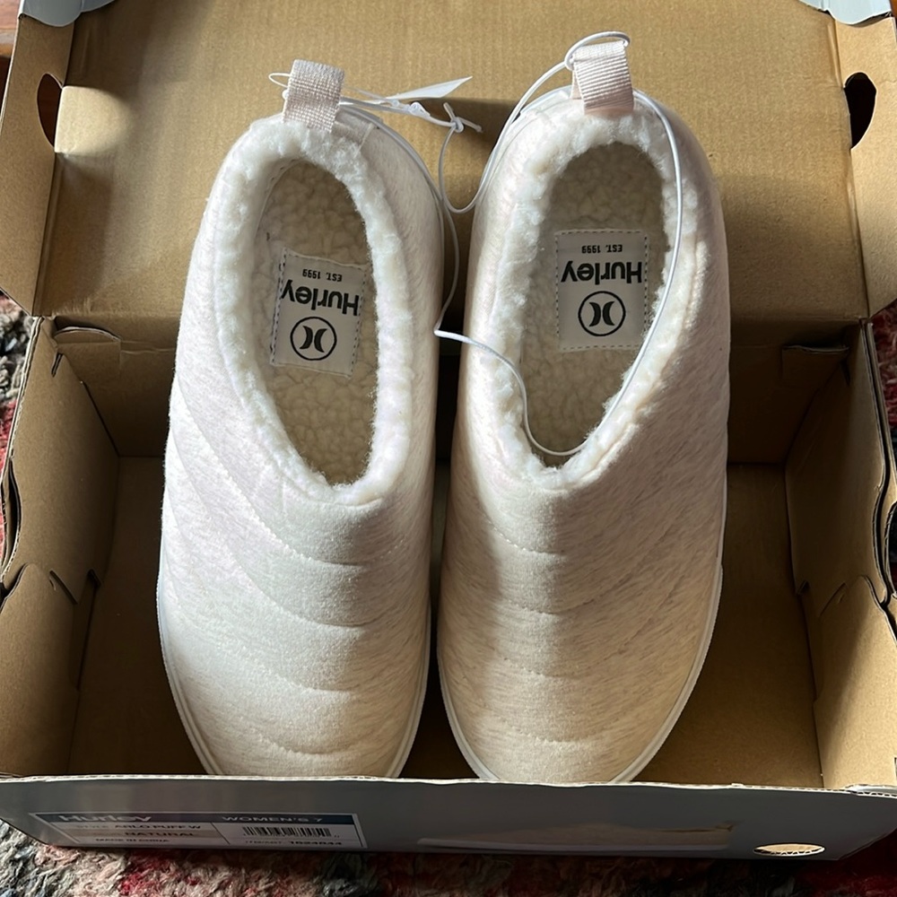 Hurley size 7 slipper shoes